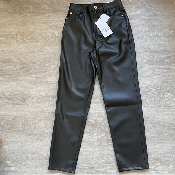 FAUX LEATHER MOM FIT TROUSERS | ZARA Israel in 2021 | Mom fits, Pants, Fitted trousers